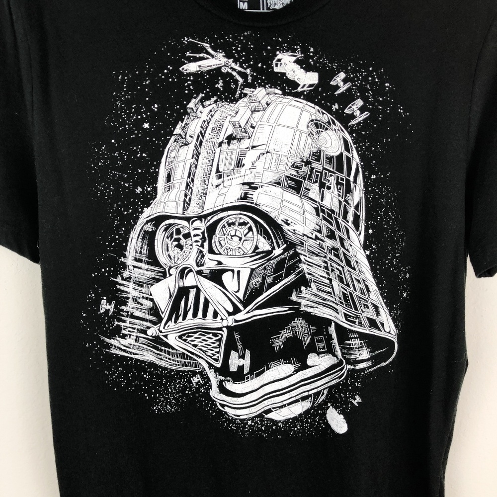 Star Wars Darth Vader Helmet Space Station Tee (M)